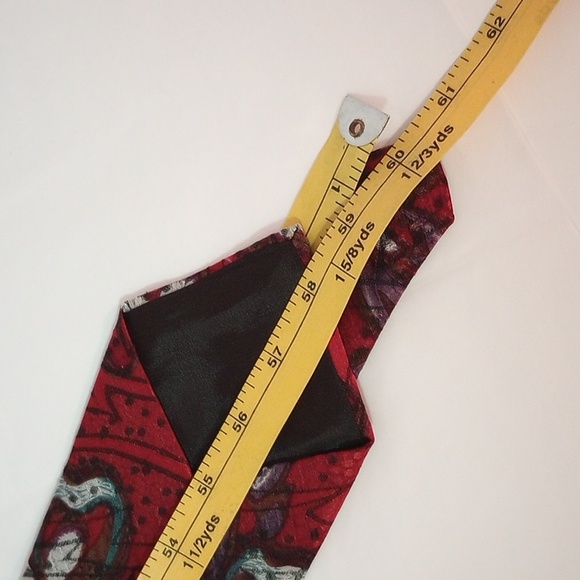 Vintage Valentino Men's Silk Tie with geometric design. - Picture 9 of 9